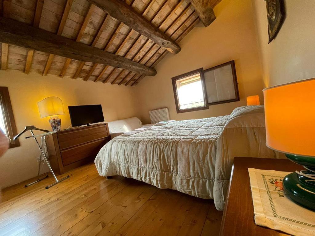La Casa Di Laura Apartment Castelcucco Luaran gambar